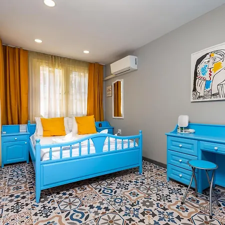 Апартамент 2br Pop-art Paradise With Terrace Near Youth Hill By Flat Manаger