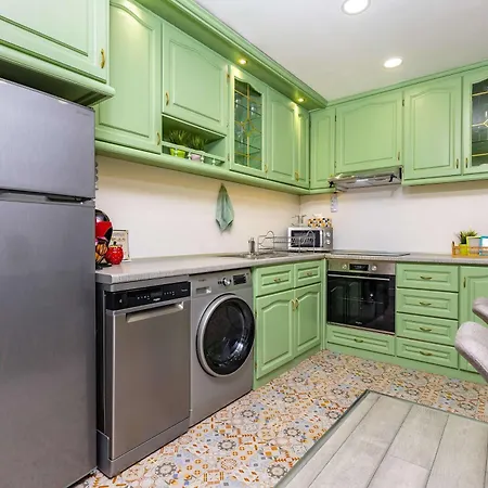 2br Pop-art Paradise With Terrace Near Youth Hill By Flat Manаger