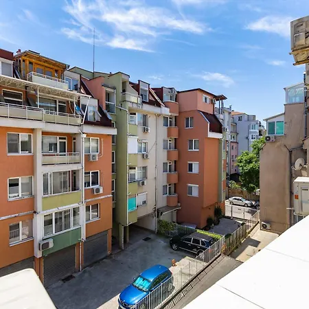 Апартамент 2br Pop-art Paradise With Terrace Near Youth Hill By Flat Manаger